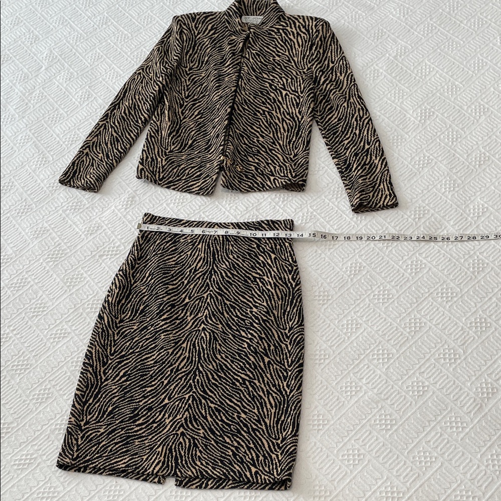 ST. JOHN 2 pc suit Zebra Print Skirt jacket - Picture 6 of 17